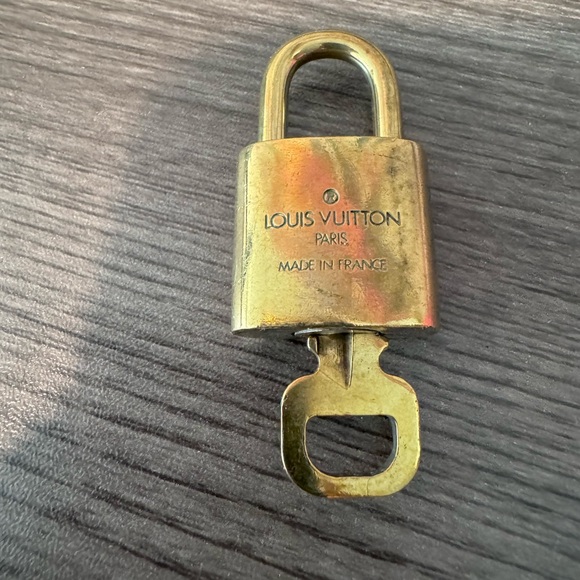 Louis Vuitton Lock and Key 306 - Picture 2 of 3